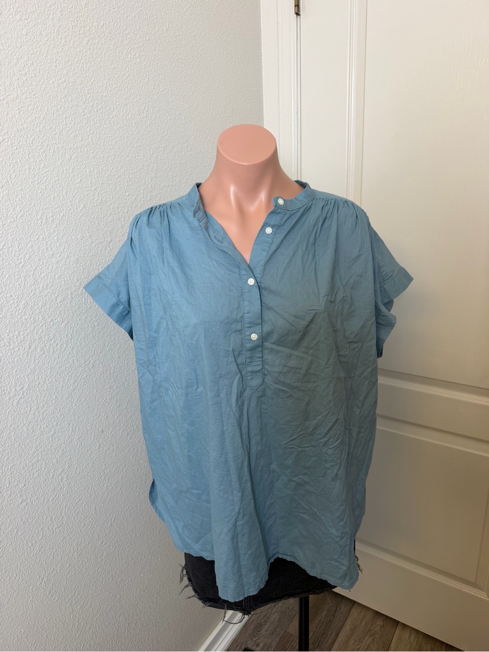 Universal Thread Light Blue Short Sleeve Button Popover